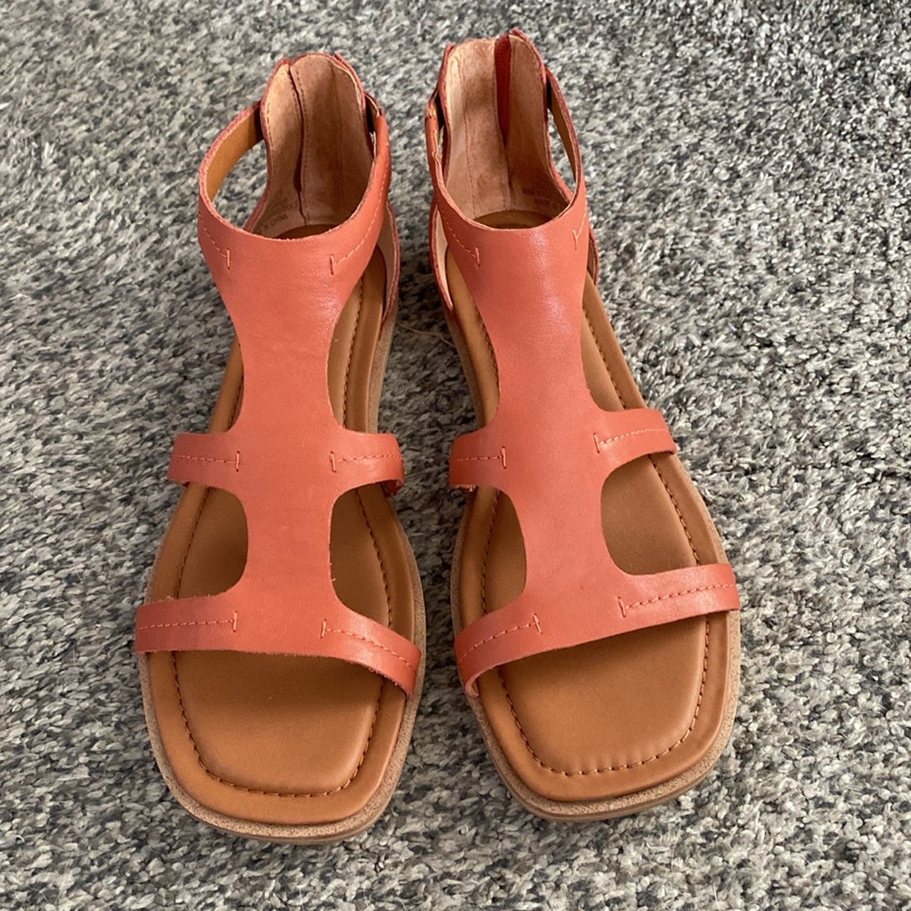 New lucky brand ,cognac Nayda sandal